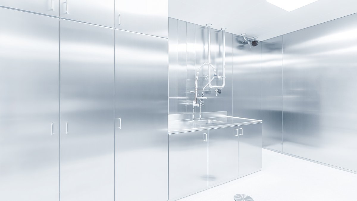 Cleanroom for HMI systems