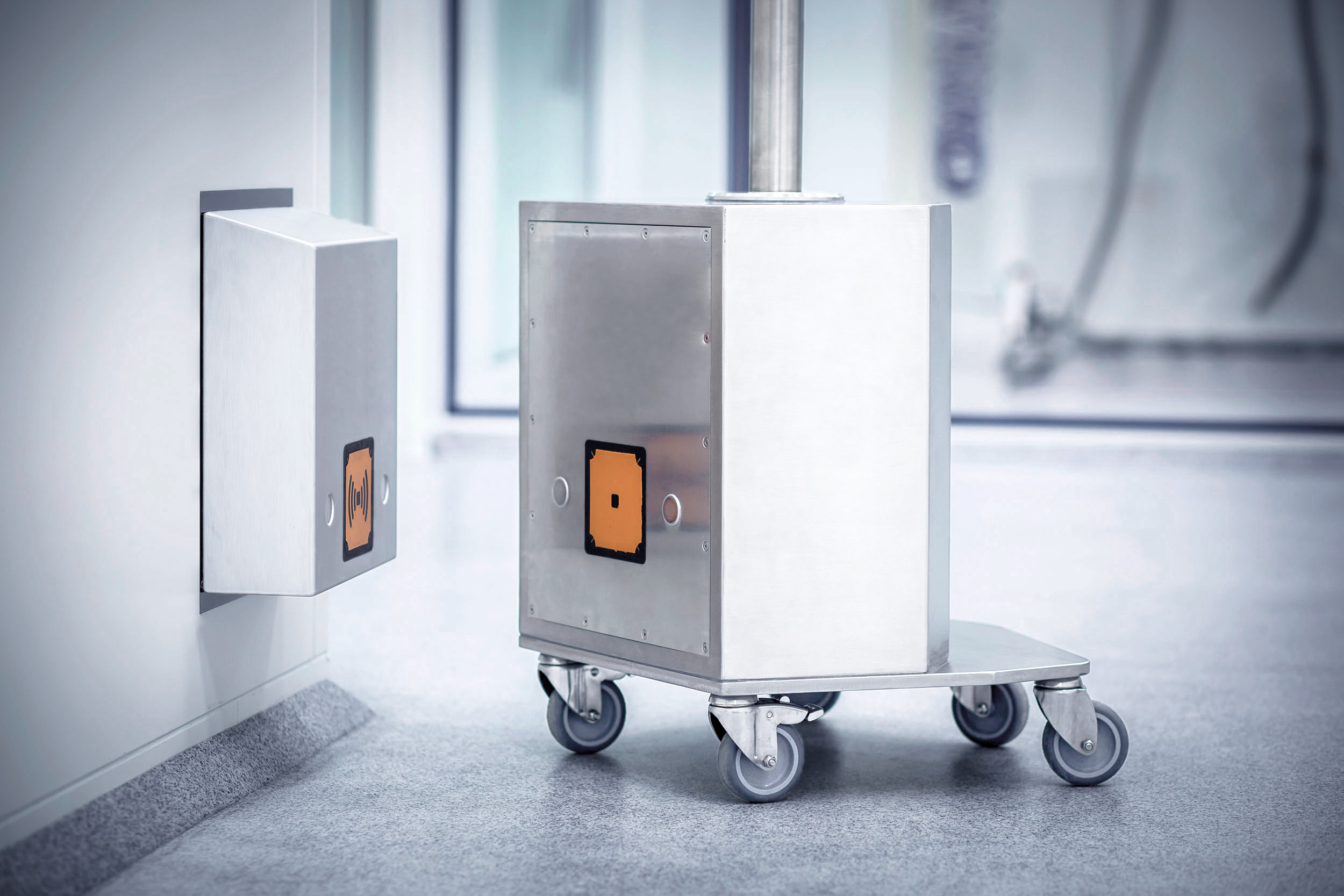 TROLLEY LIGHT TRAPEZOID INDUCTIVE with a coupler TROLLEY LIGHT TRAPEZOID INDUCTIVE with a coupler